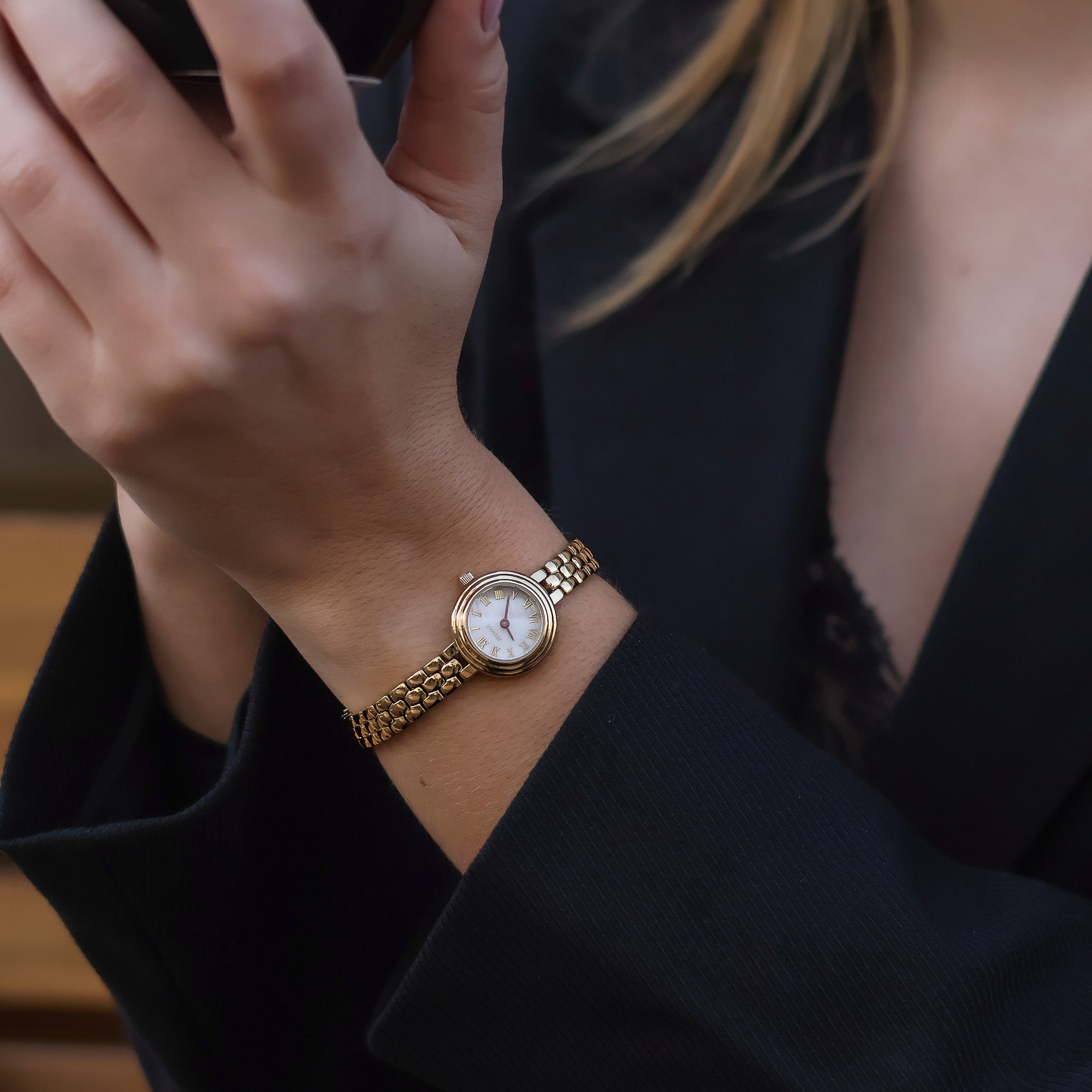 Adira Round Classic Watch  AYAMAE Amsterdam