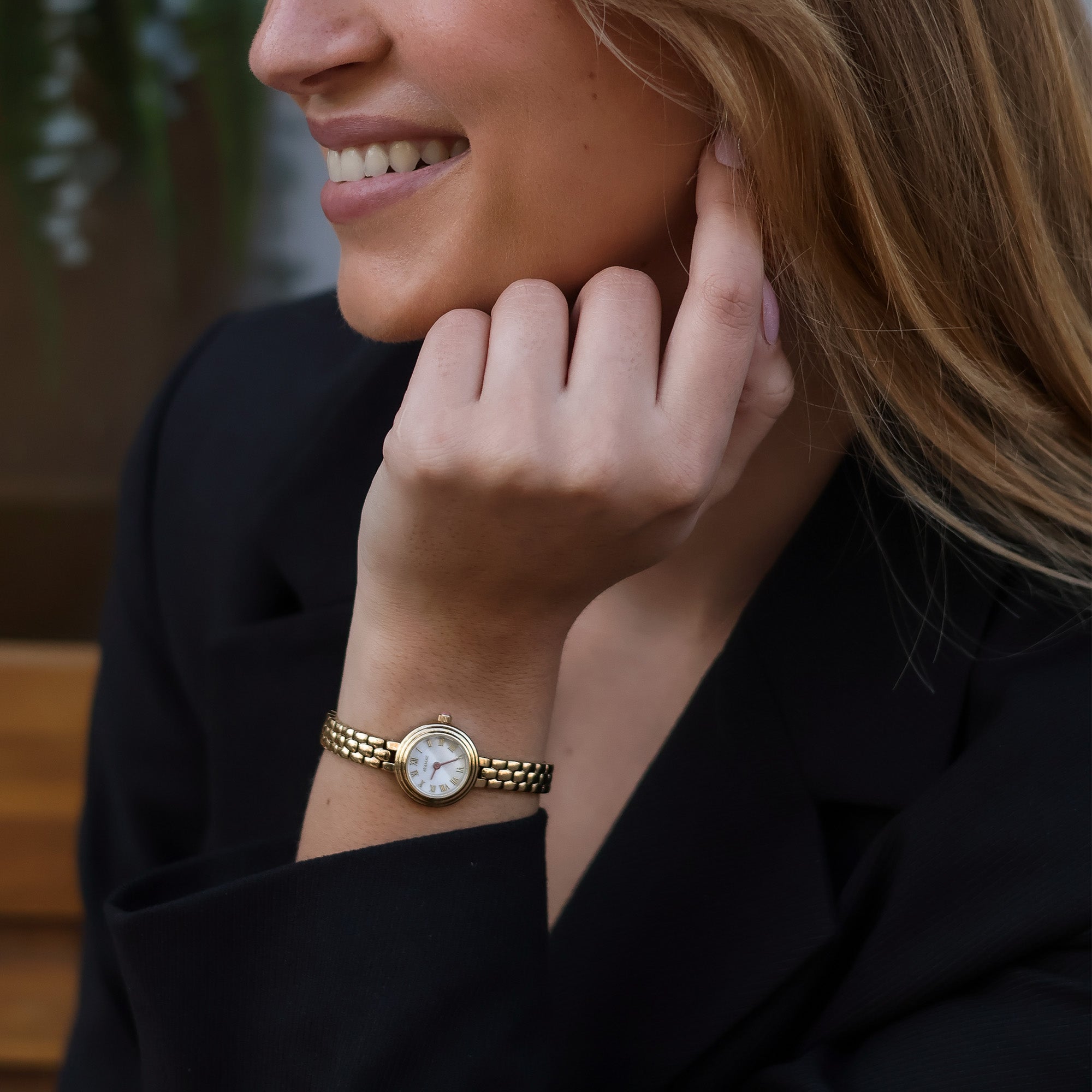 Adira Round Classic Watch  AYAMAE Amsterdam