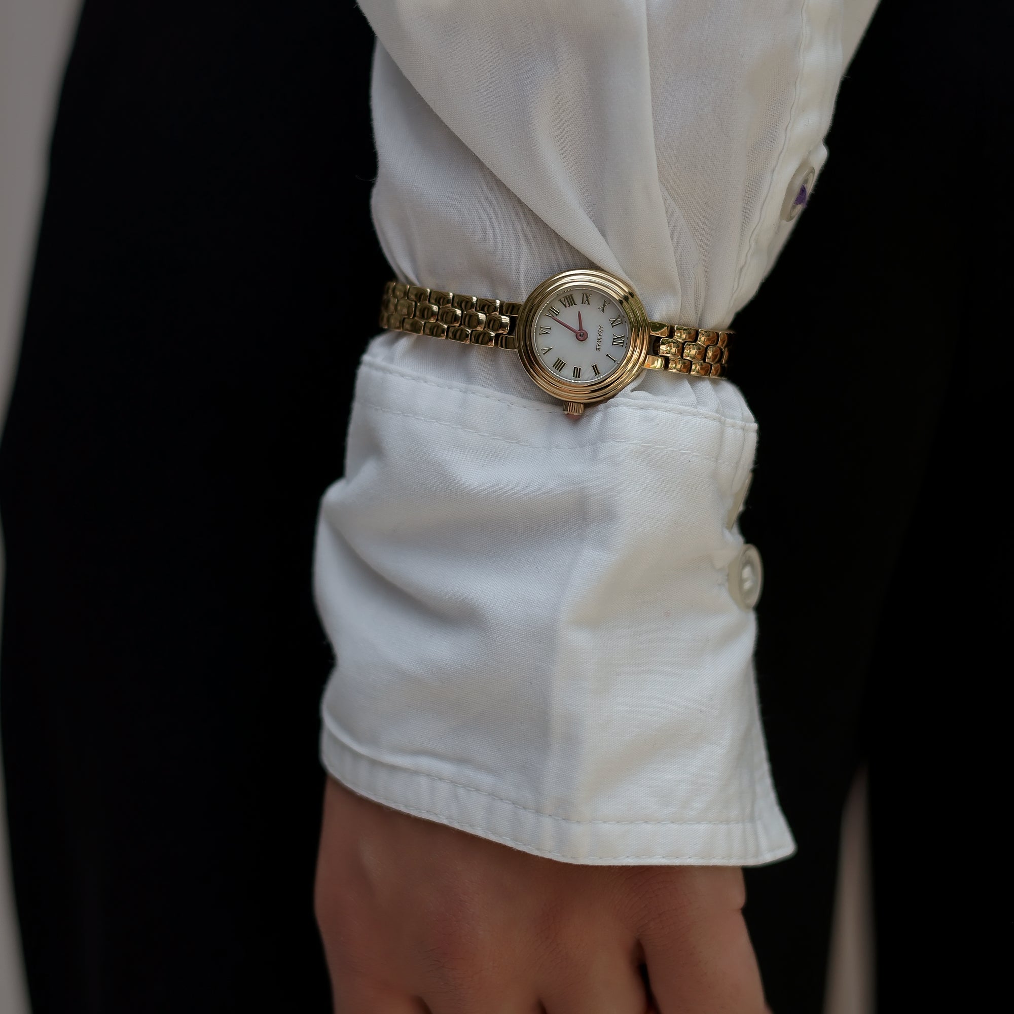 Adira Round Classic Watch  AYAMAE Amsterdam