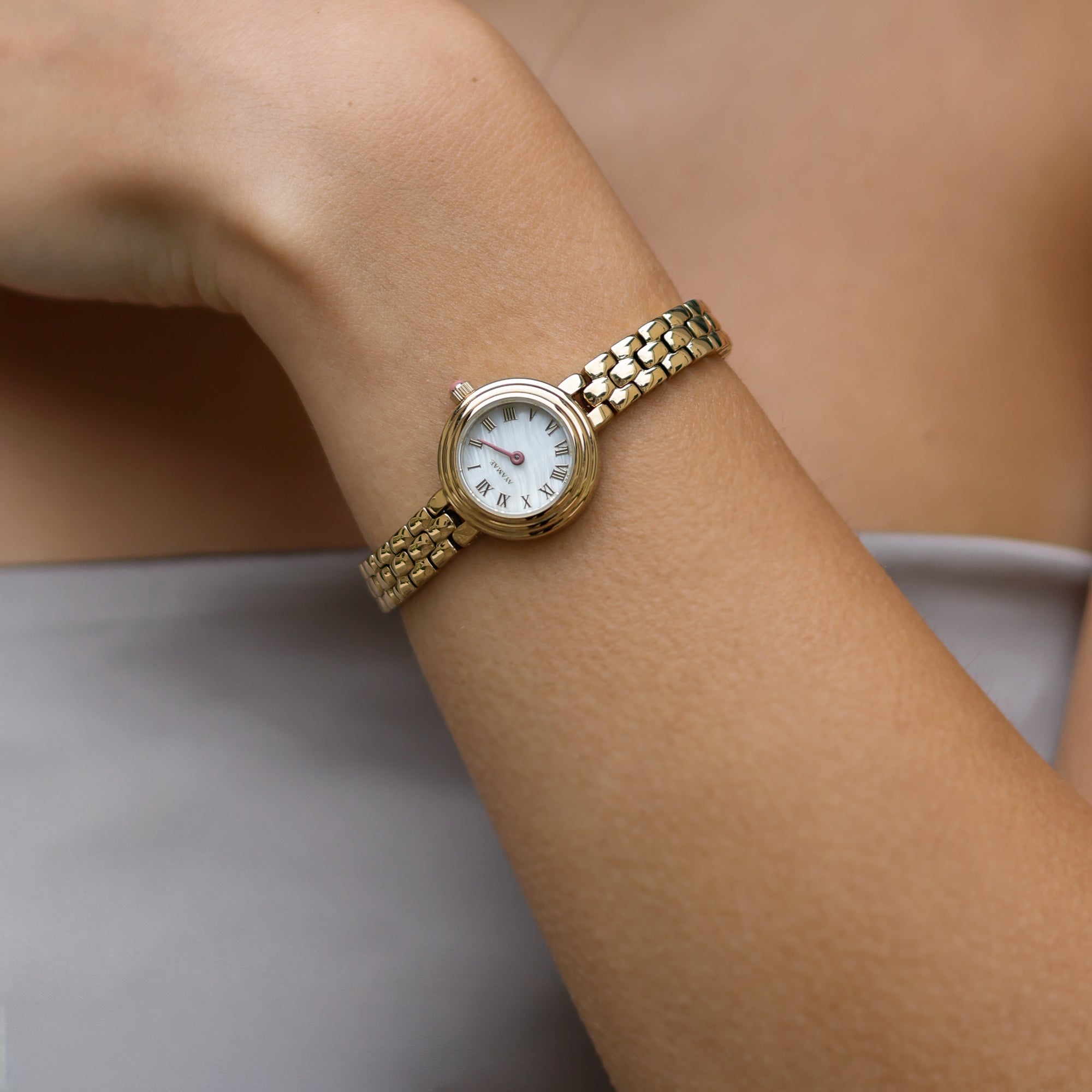 Adira Round Classic Watch  AYAMAE Amsterdam