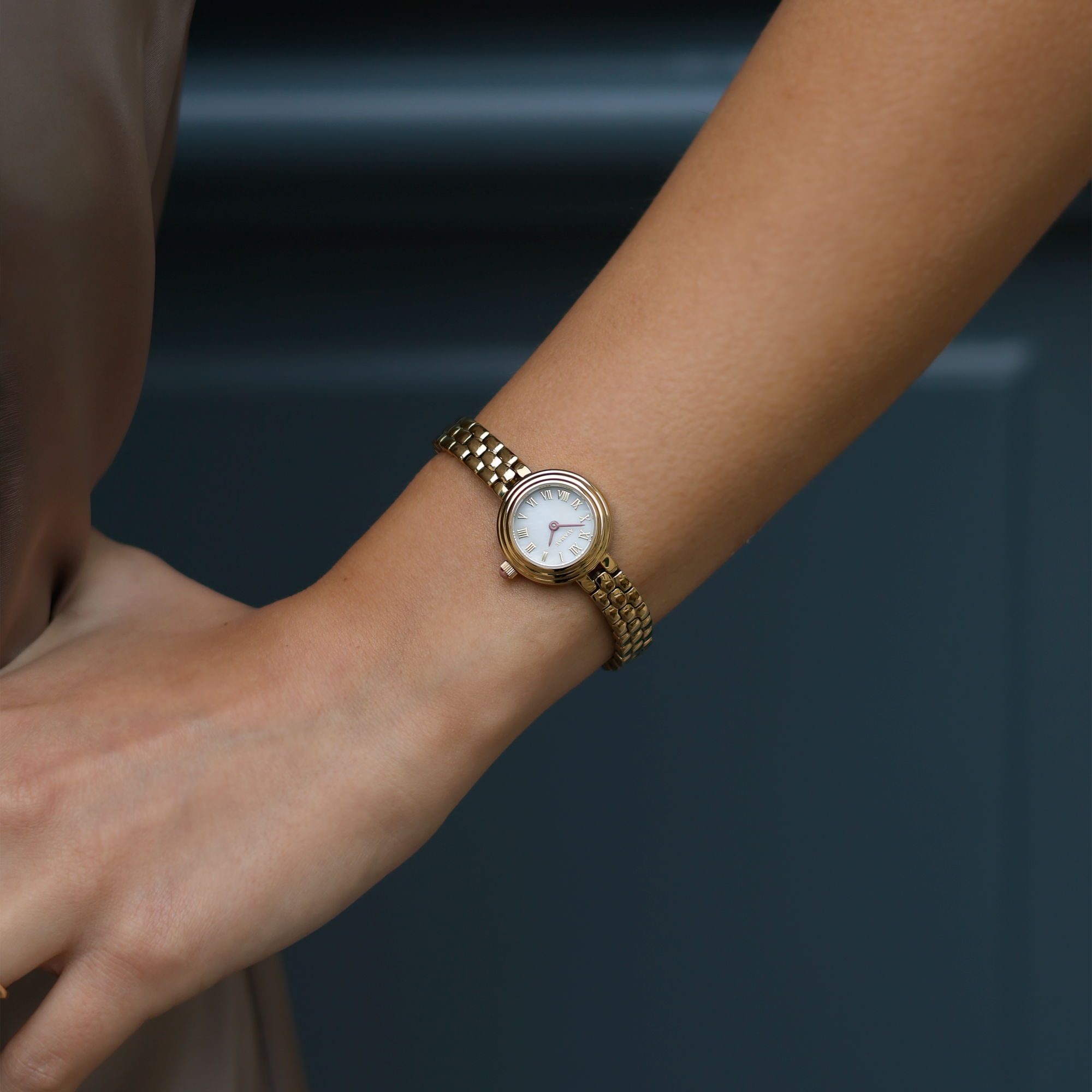 Adira Round Classic Watch  AYAMAE Amsterdam