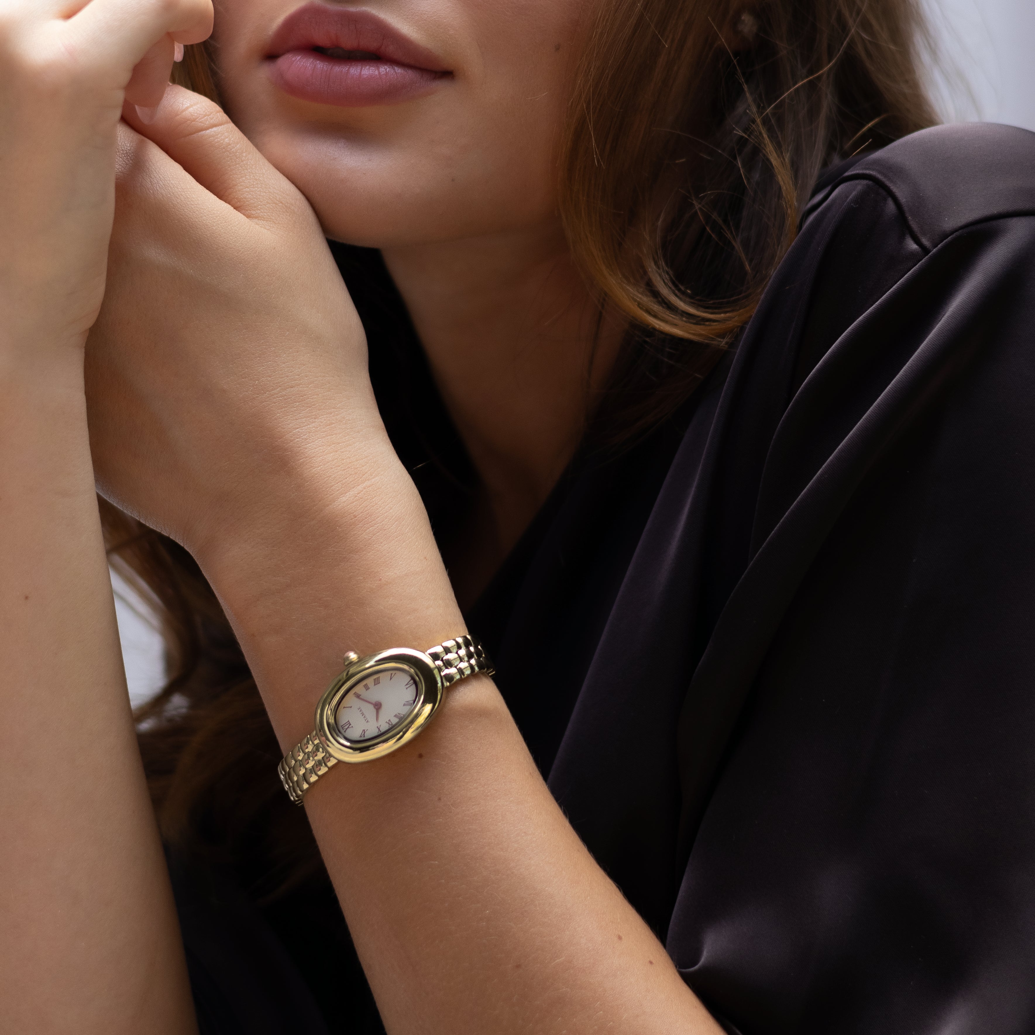 Doa Oval Classic Watch  AYAMAE Amsterdam