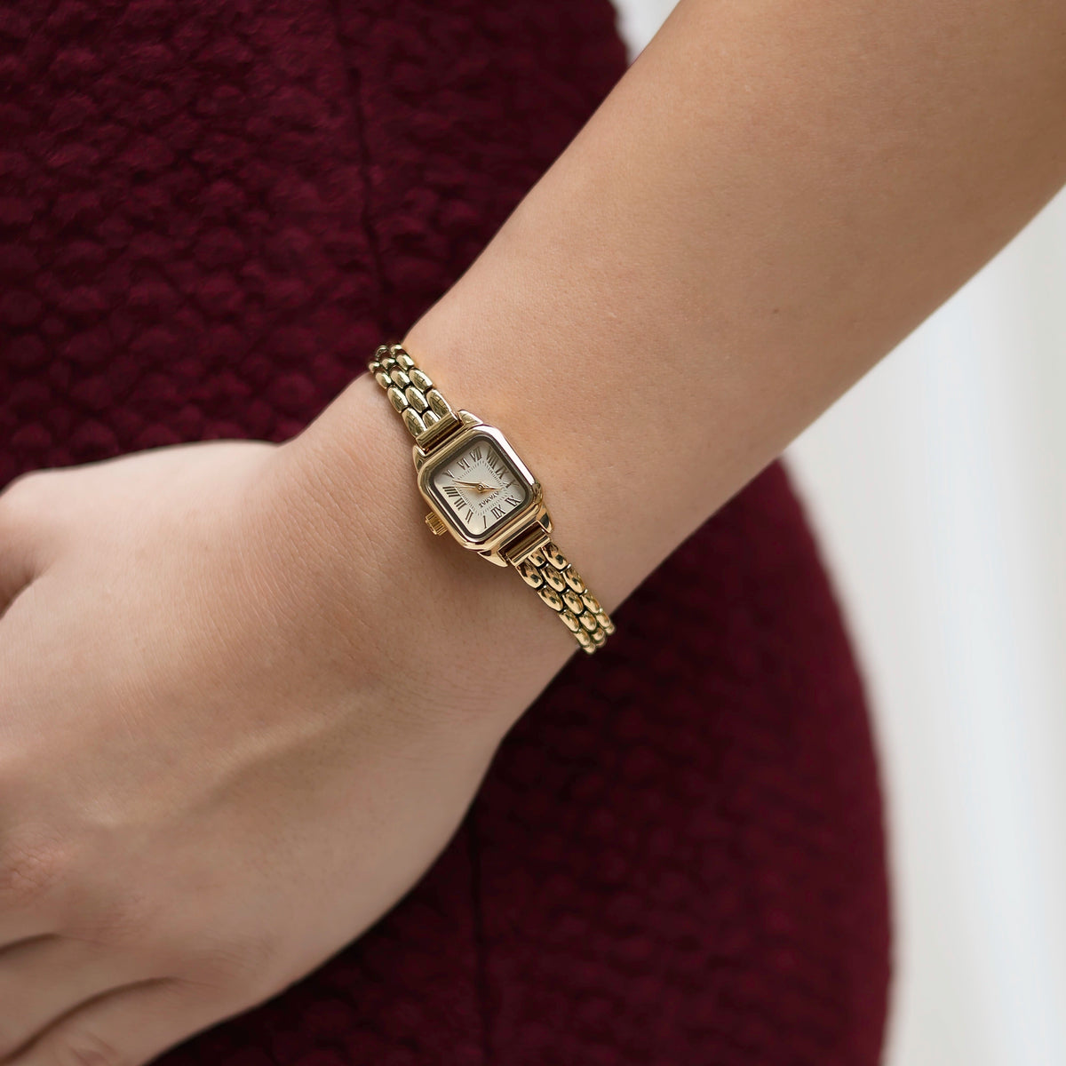 Noir Vintage Classic Watch  AYAMAE Amsterdam